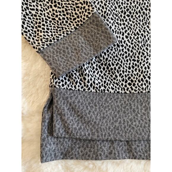 Liz Claiborne Sport Black White Animal Print V-Nitch Pullover Sweatshirt Sz L‎ - Picture 4 of 8